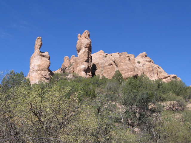 outcrops in knight canyon.JPG